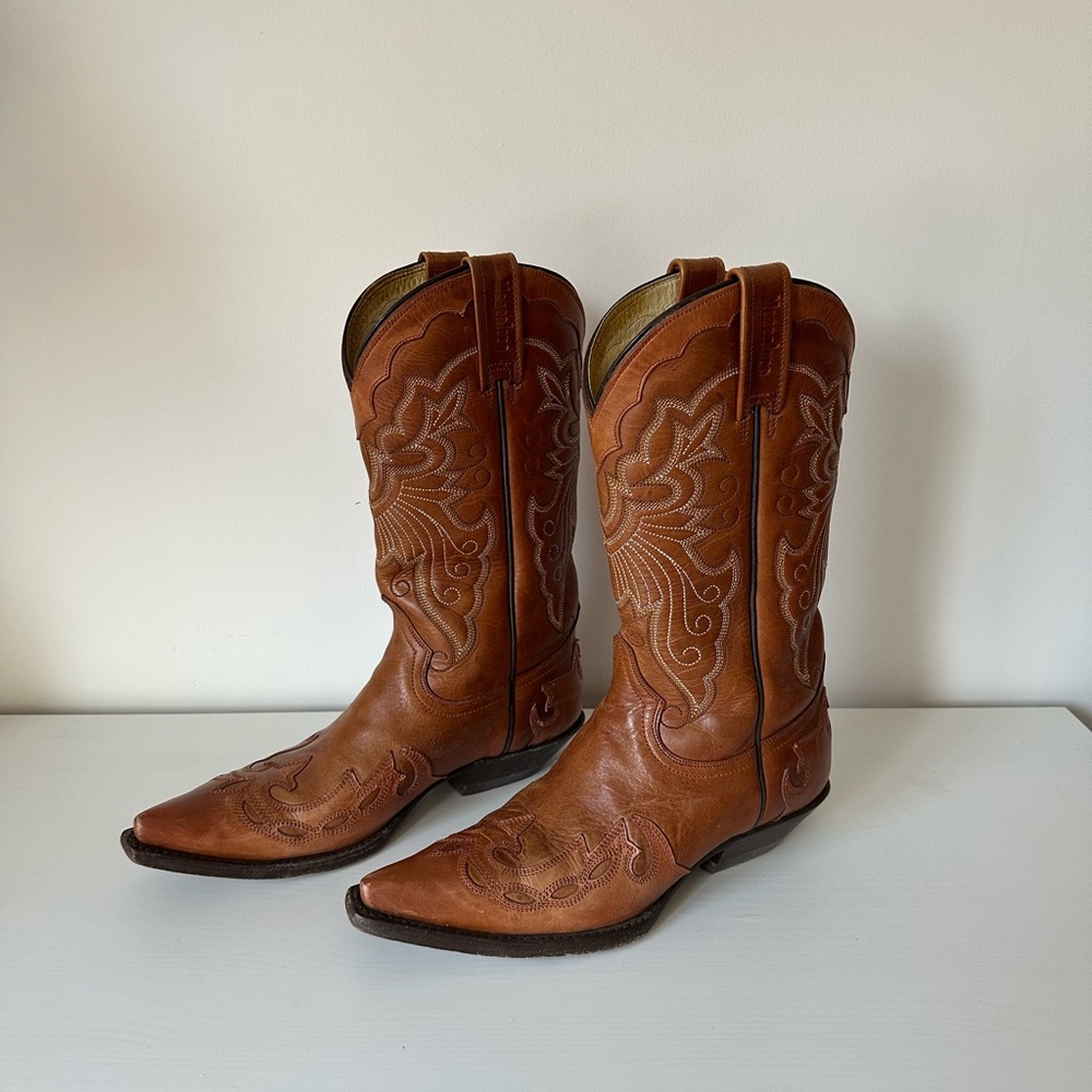 Mezcalero Brown cowboy boots. size tag gone but fits a women’s 7.5